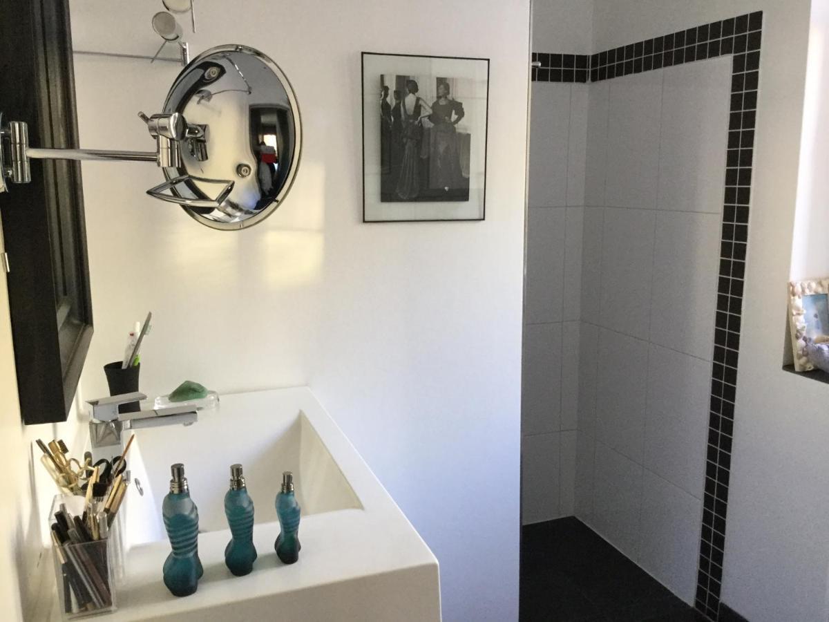 Chambre 1 Personne Avec Terrasse Centre Ville Marseille 3 Nuits Min , Femme Uniquement Luaran gambar